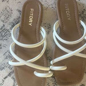 Fitory off white sandals!